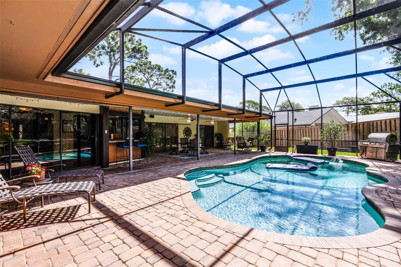 464 WILD OAK CIRCLE