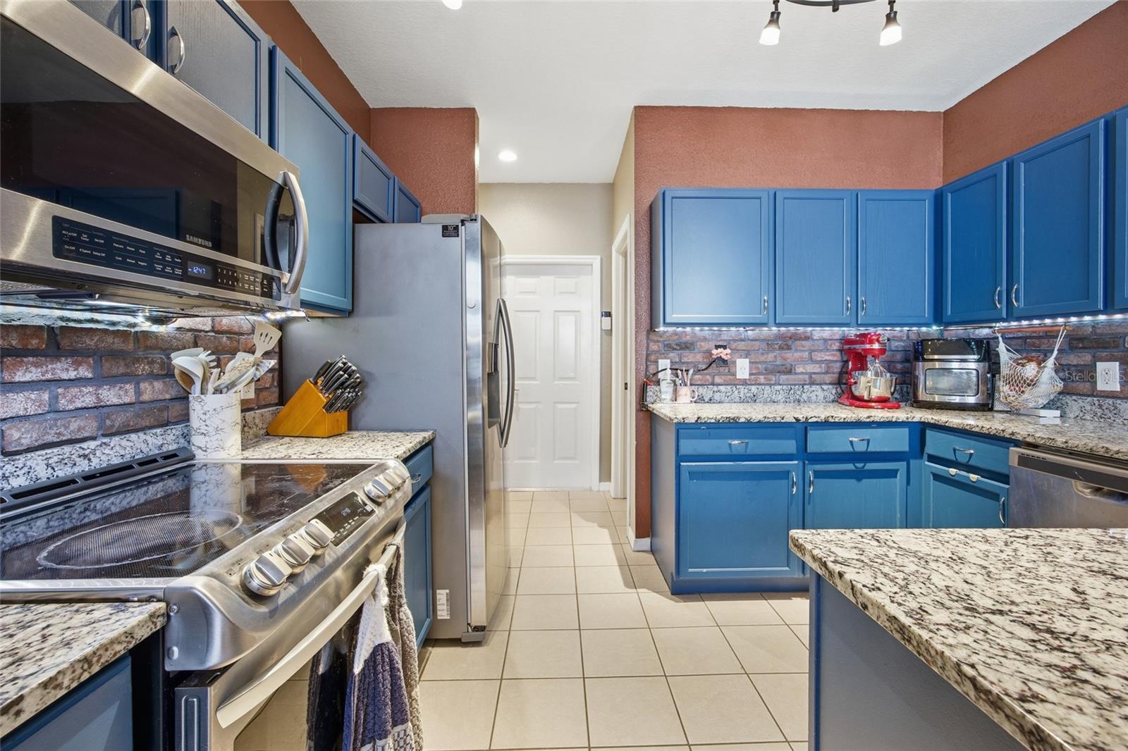 CALA HILLS - Residential