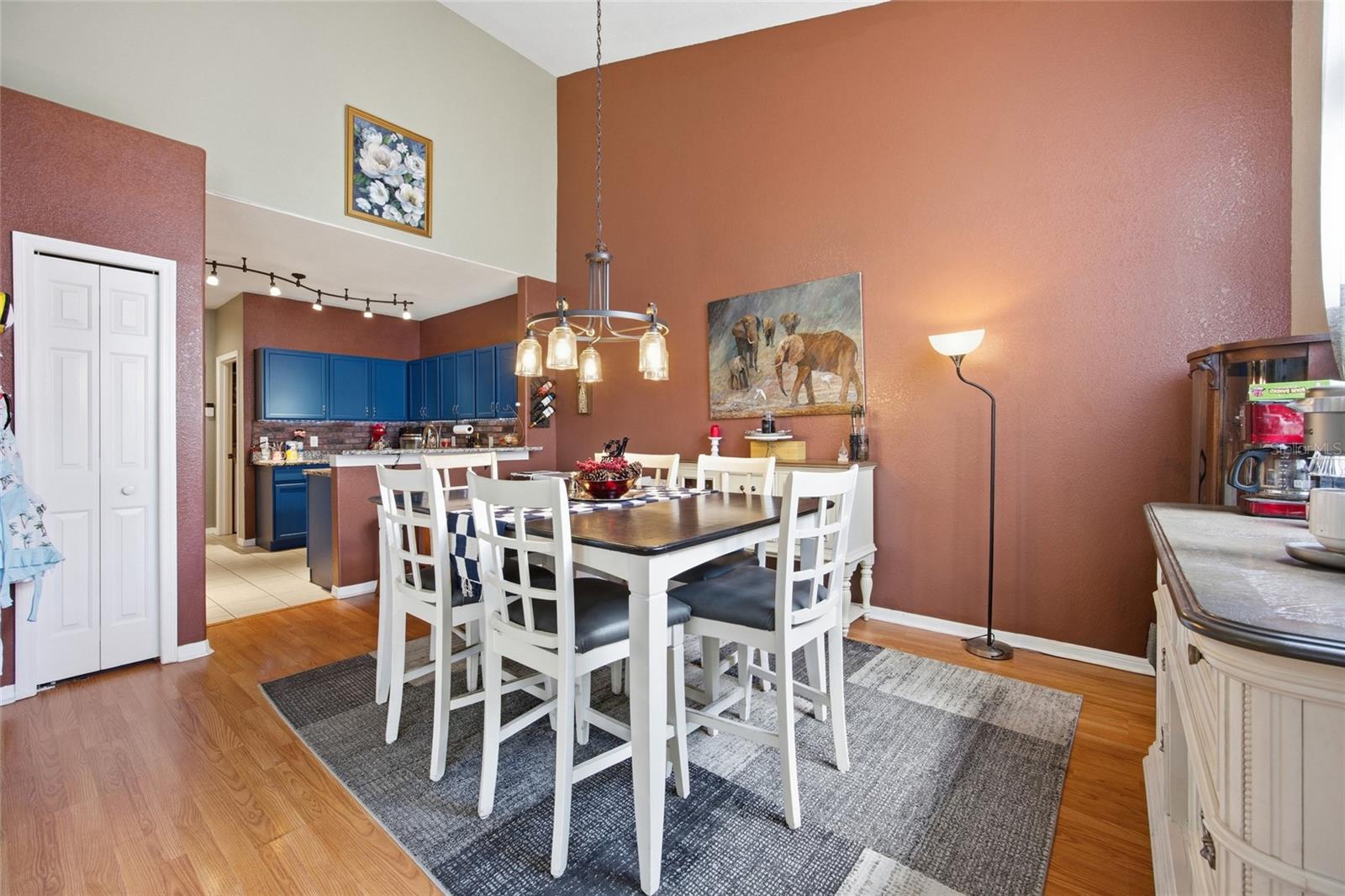 CALA HILLS - Residential