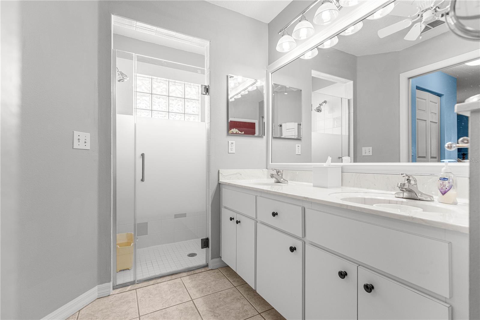 ON TOP OF THE WORLD - Residential