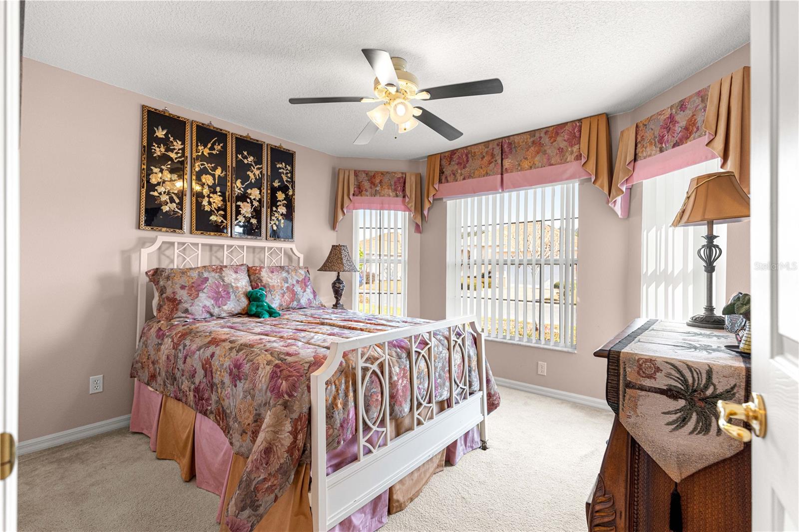 ON TOP OF THE WORLD - Residential