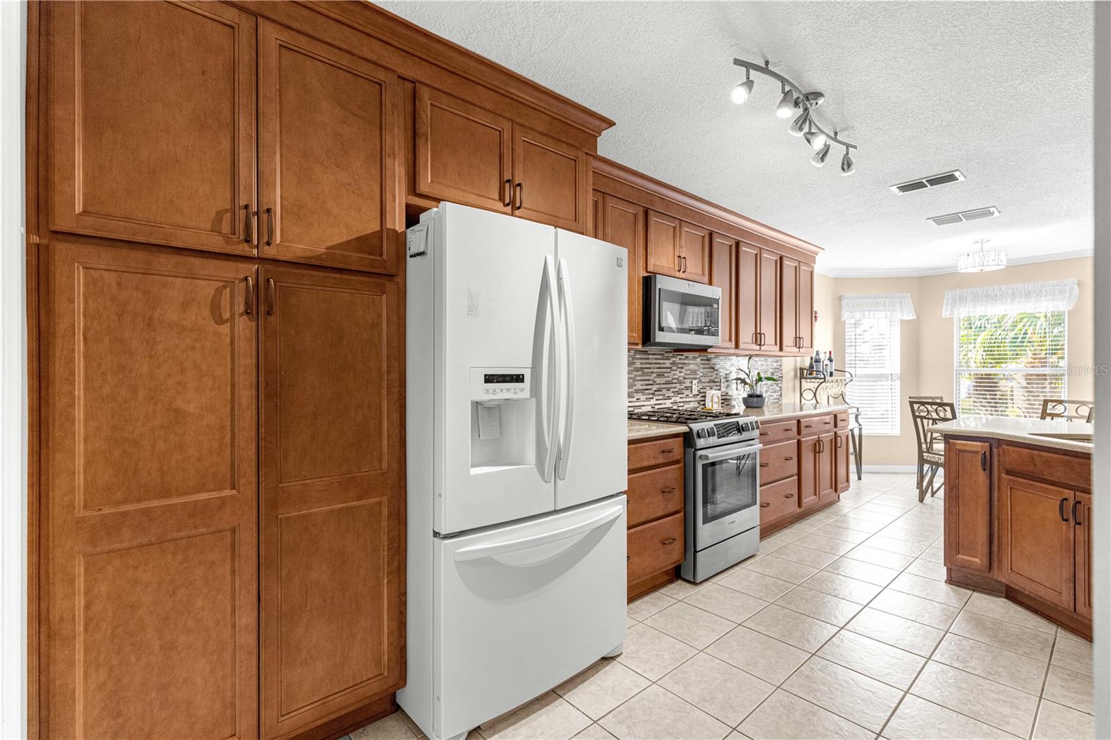 ON TOP OF THE WORLD - Residential