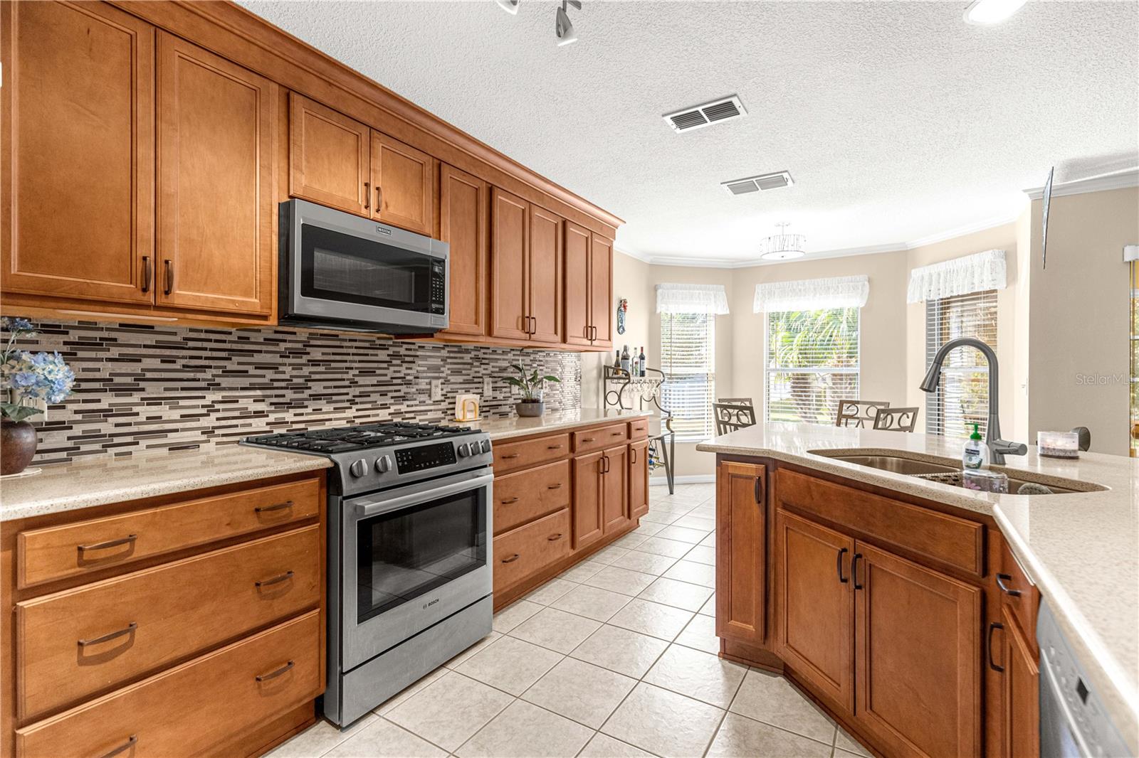 ON TOP OF THE WORLD - Residential