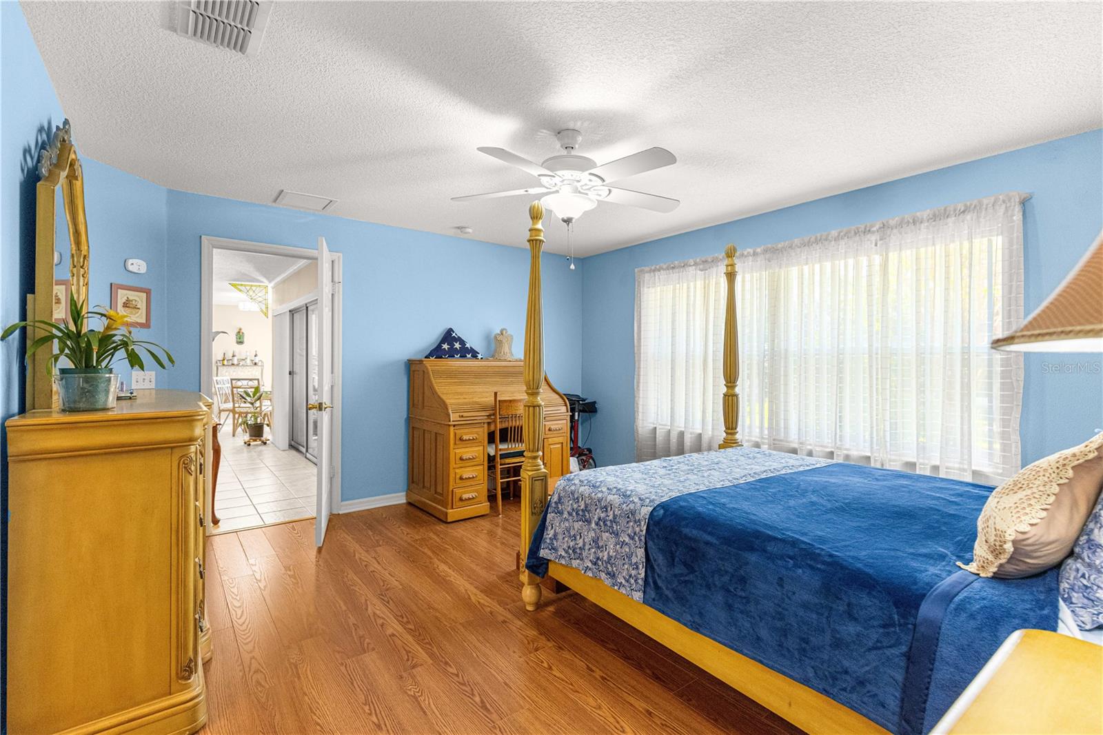 ON TOP OF THE WORLD - Residential