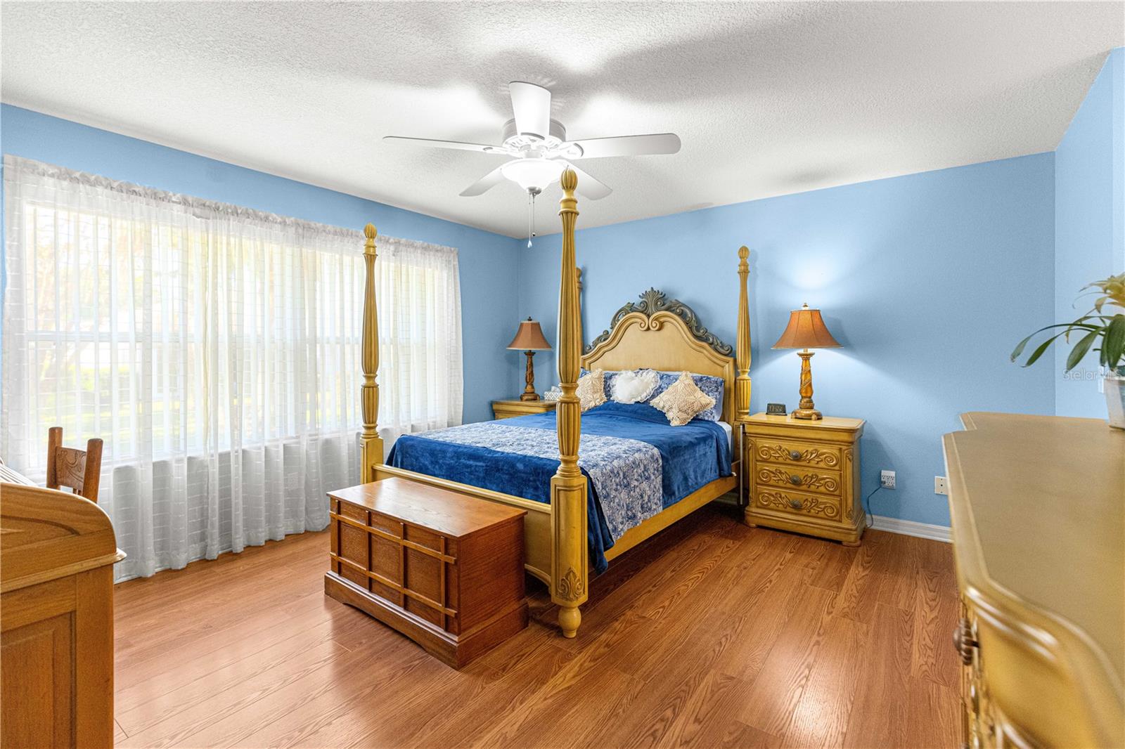 ON TOP OF THE WORLD - Residential