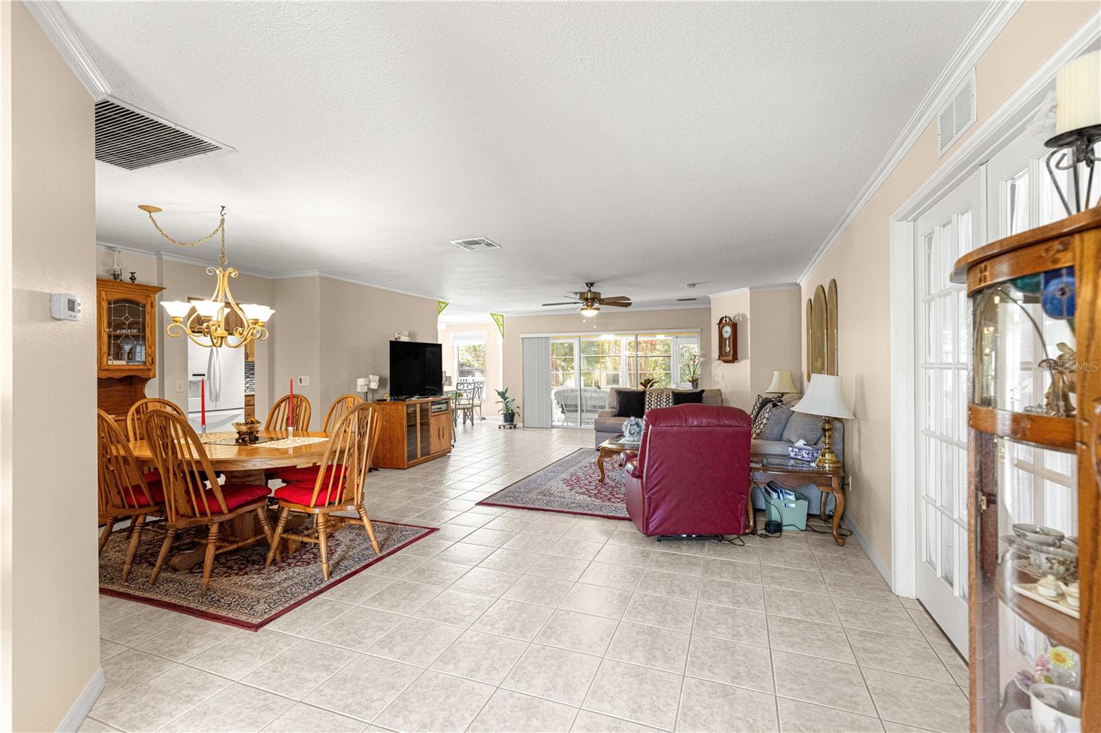 ON TOP OF THE WORLD - Residential