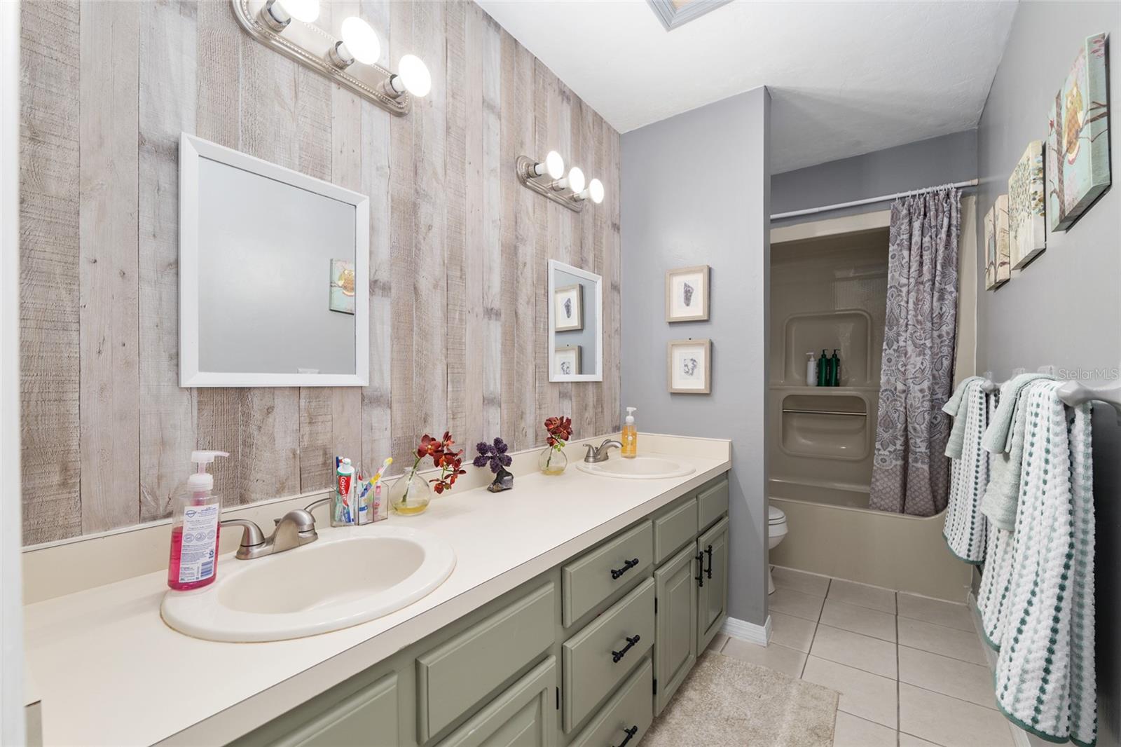 SHAKER TREE - Residential