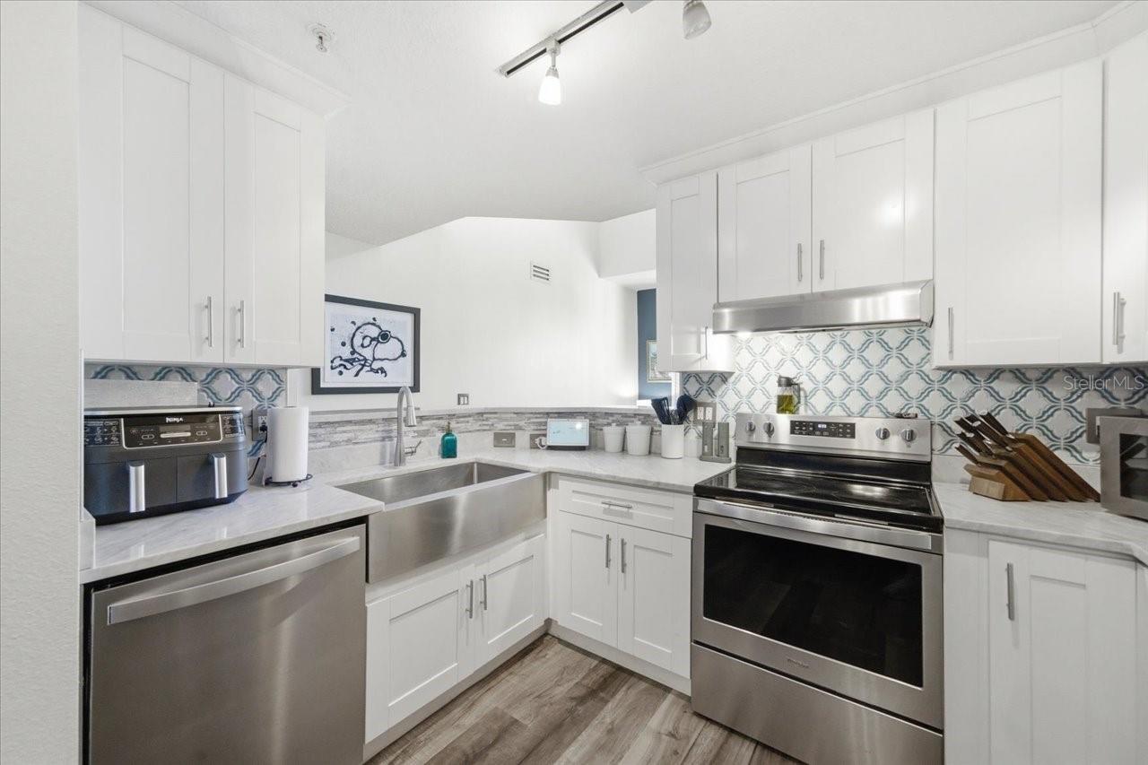 HARBOUR PLACE CITY HOMES A CON - Residential