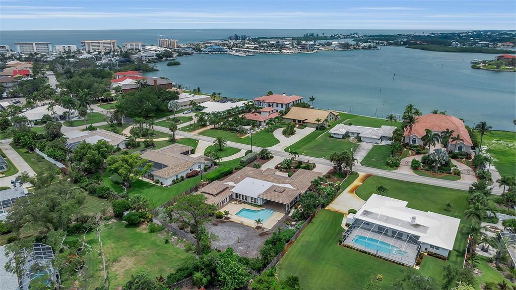 Photo of 609 Laguna Drive, Venice, FL 34285 (MLS # A4694398)