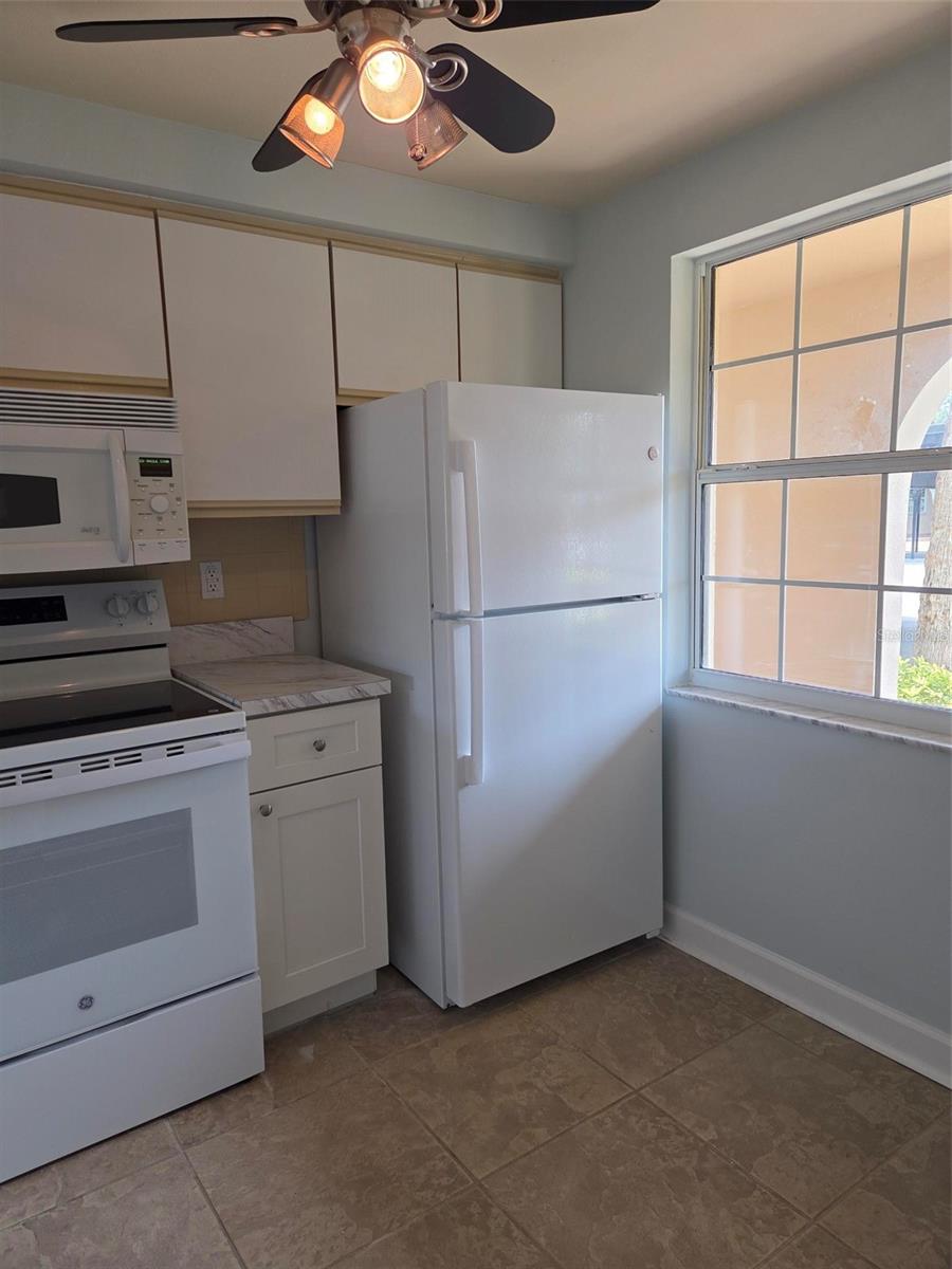 4127 HAMPTON DR 4127