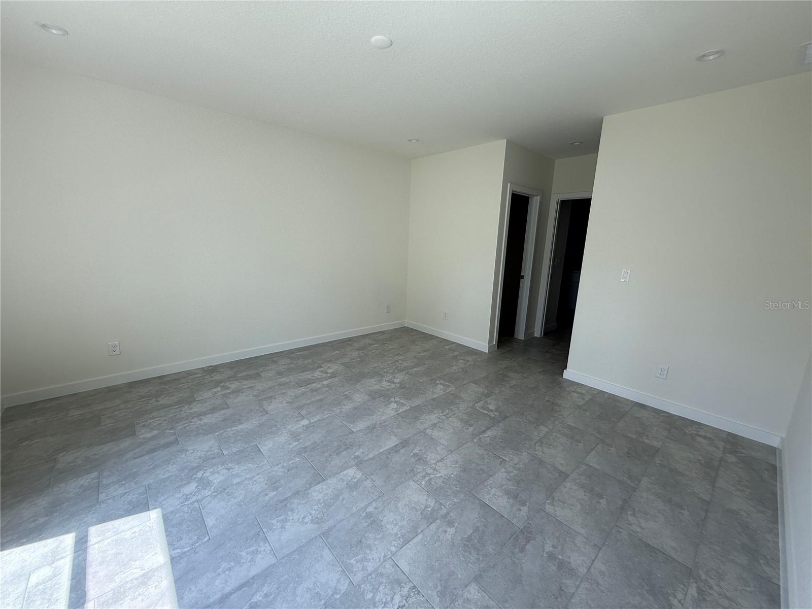 PORT CHARLOTTE SUB 06 - Residential Lease