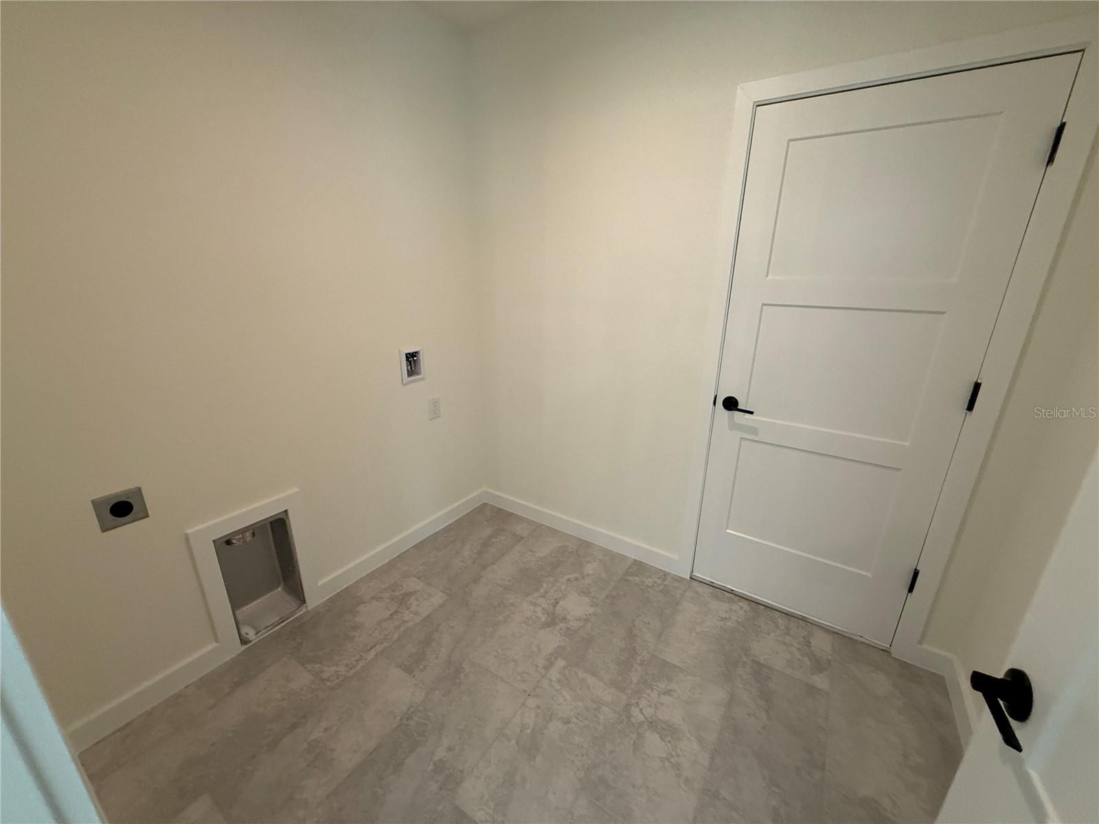 PORT CHARLOTTE SUB 06 - Residential Lease