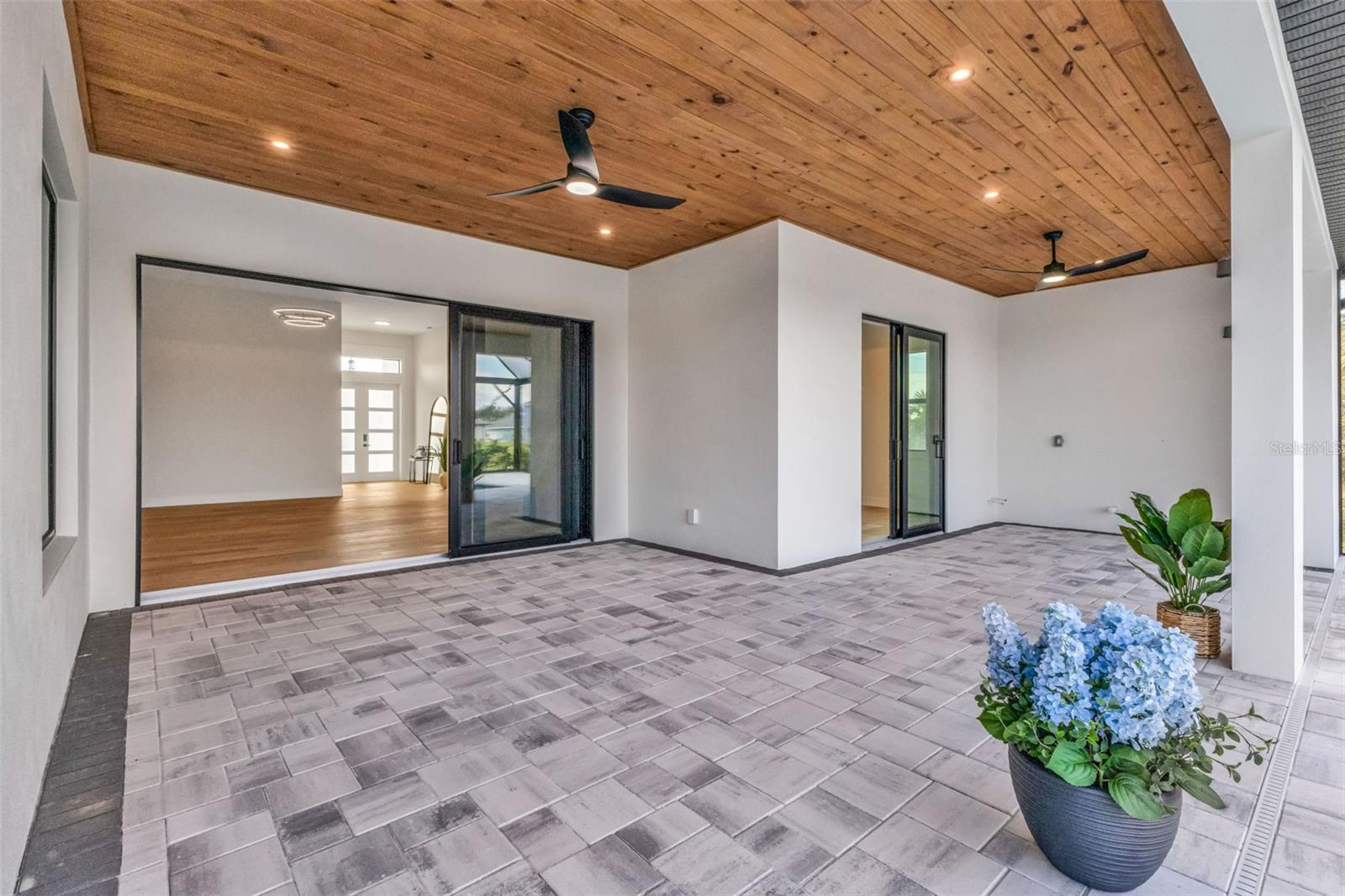 ROTONDA WEST PINE VALLEY - Residential