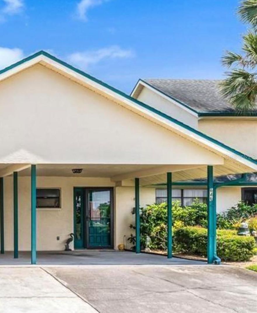 Completely renovated  Waterfront 2BR/2BA condo in gated Yardarm community in Apollo Beach. Beautiful 1,002 sq. ft. unit with canal views, private balcony, covered parking, and no overhead neighbors.
Features include central A/C, heat pump, in-unit washer/dryer, dishwasher, and modern coastal finishes. Offered furnished or unfurnished.
Unfurnished: $2,500/month (tenant pays utilities).
Furnished: $3,000/month (includes utilities + high-speed internet).
Community pool. Convenient access to I-75, Tampa, MacDill AFB, St. Petersburg, Gulf beaches, shopping, and waterfront dining.