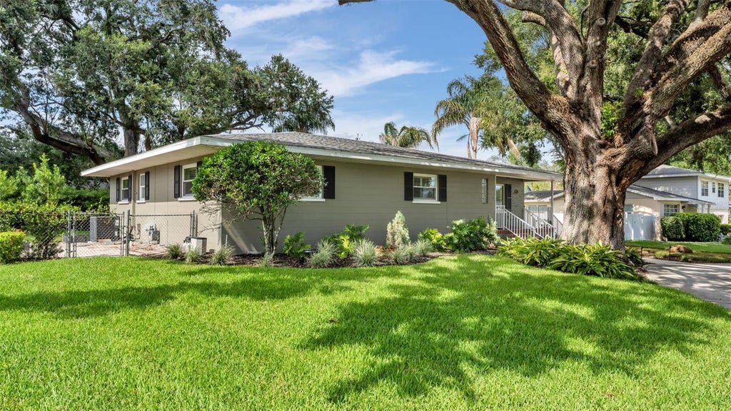 Photo of 1522 Del Crest Place, Lakeland, FL 33803 (MLS # L4964299)