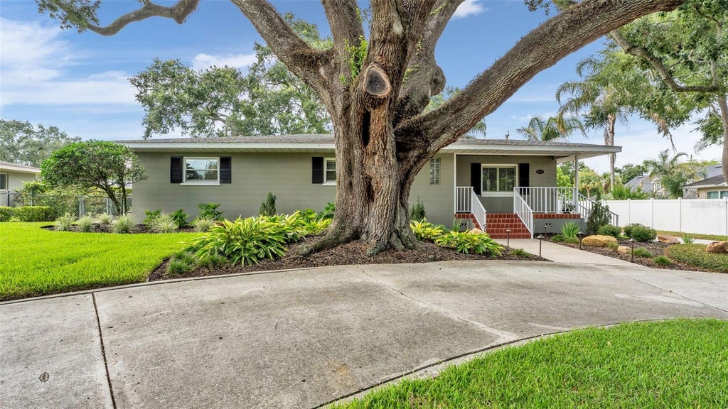 Photo of 1522 Del Crest Place, Lakeland, FL 33803 (MLS # L4964299)
