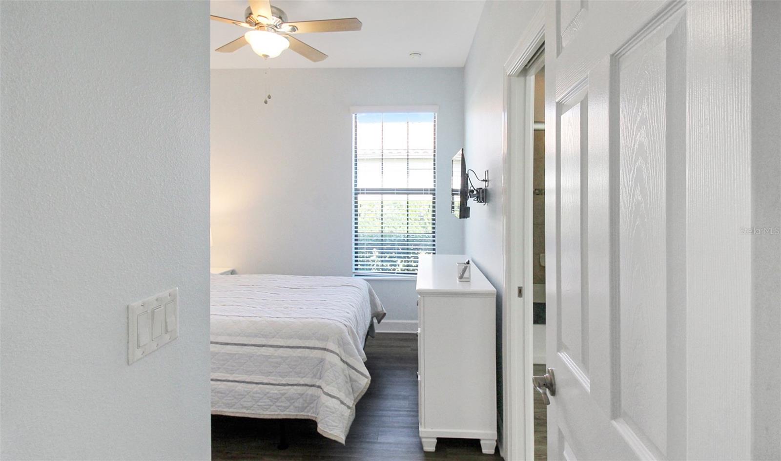 ESPLANADE PH I - Residential Lease