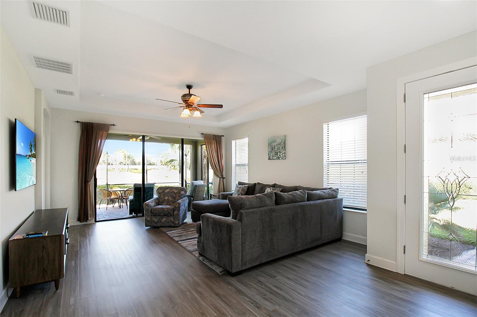ESPLANADE PH I - Residential Lease