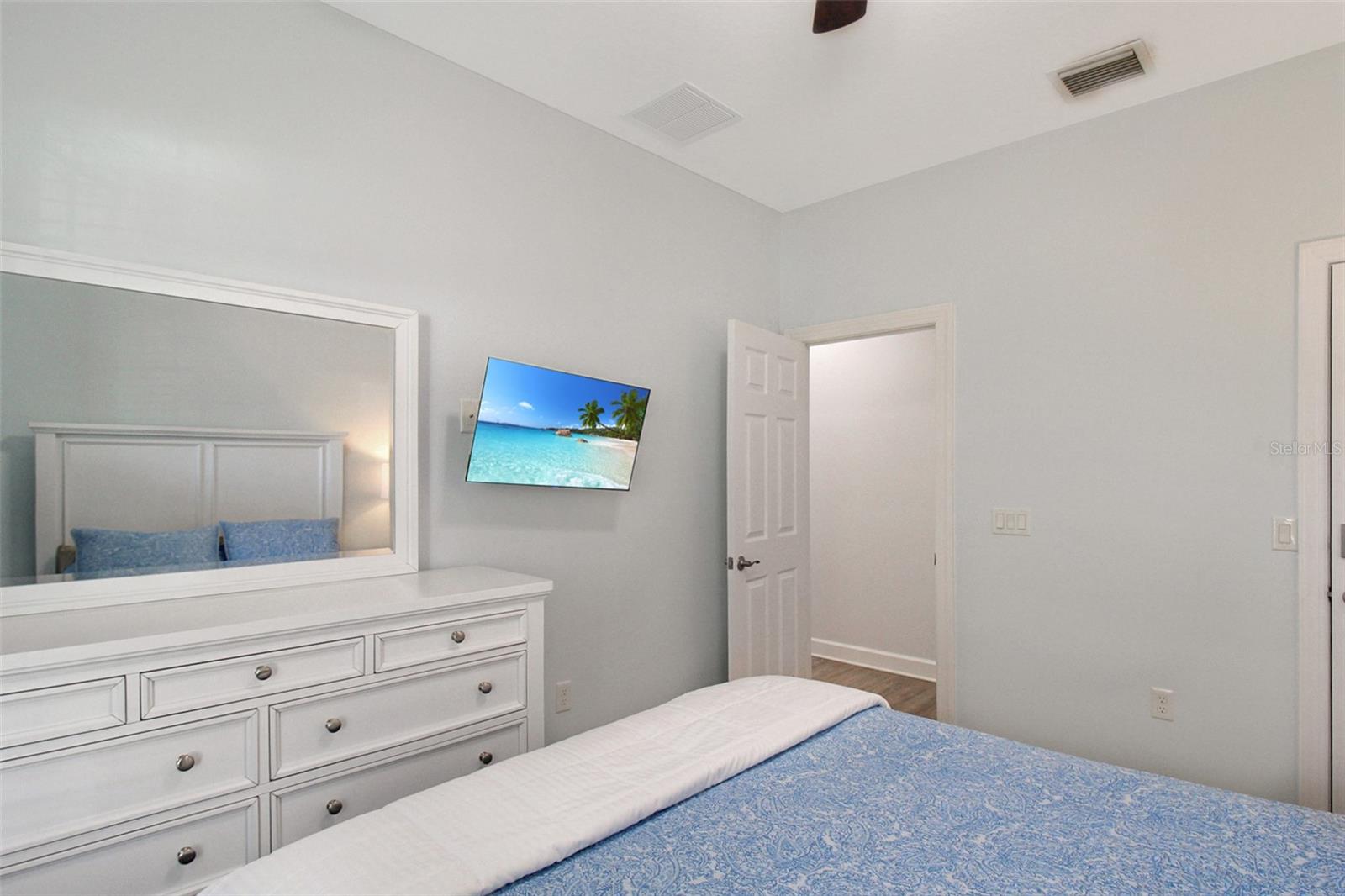 ESPLANADE PH I - Residential Lease