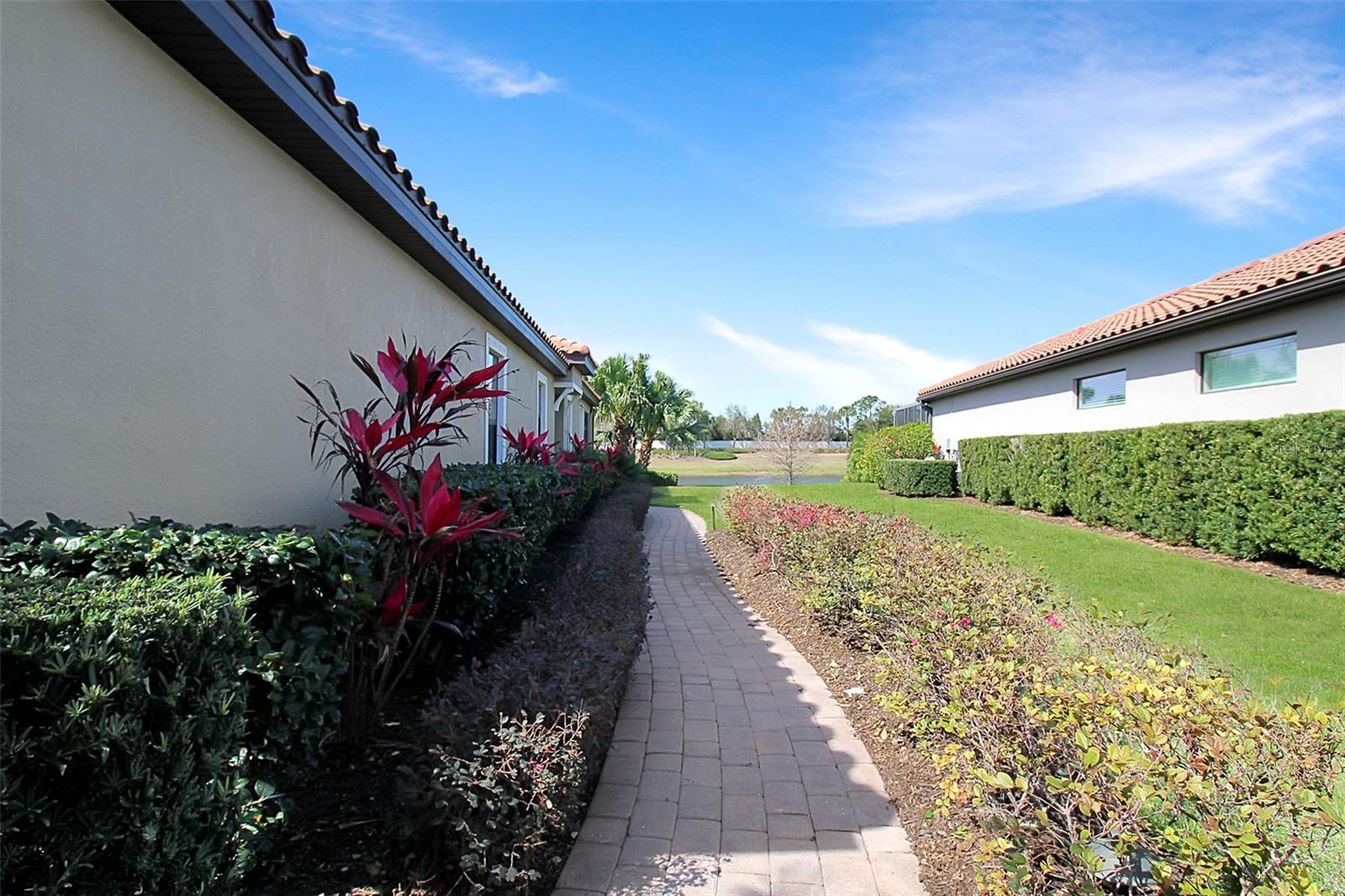 ESPLANADE PH I - Residential Lease