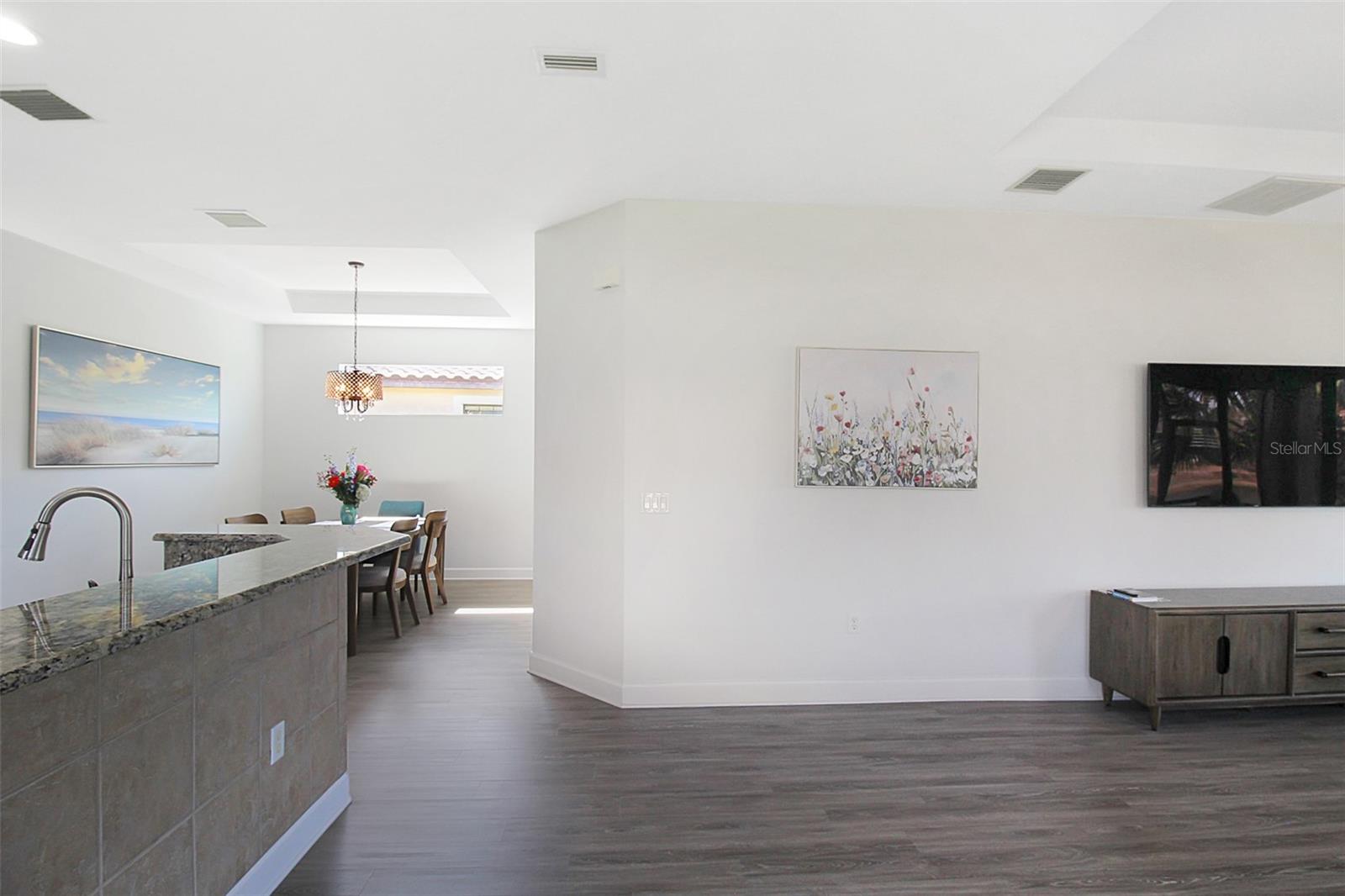 ESPLANADE PH I - Residential Lease