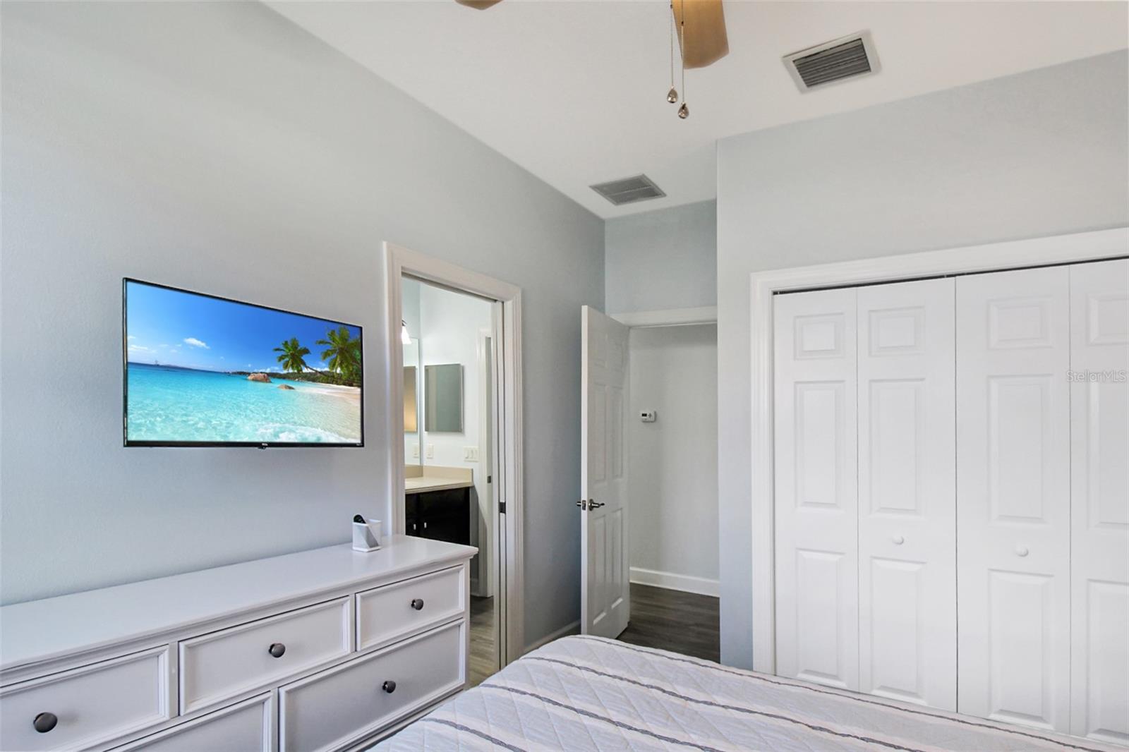 ESPLANADE PH I - Residential Lease