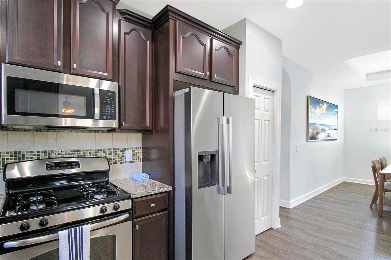 ESPLANADE PH I - Residential Lease