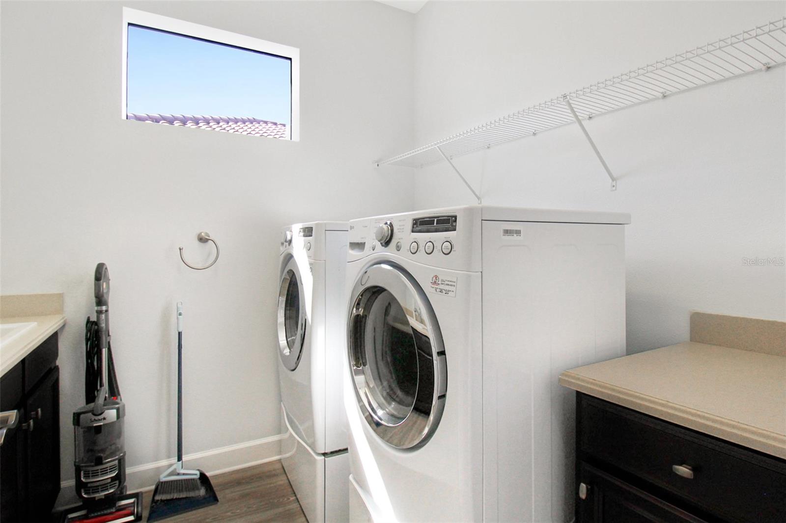 ESPLANADE PH I - Residential Lease