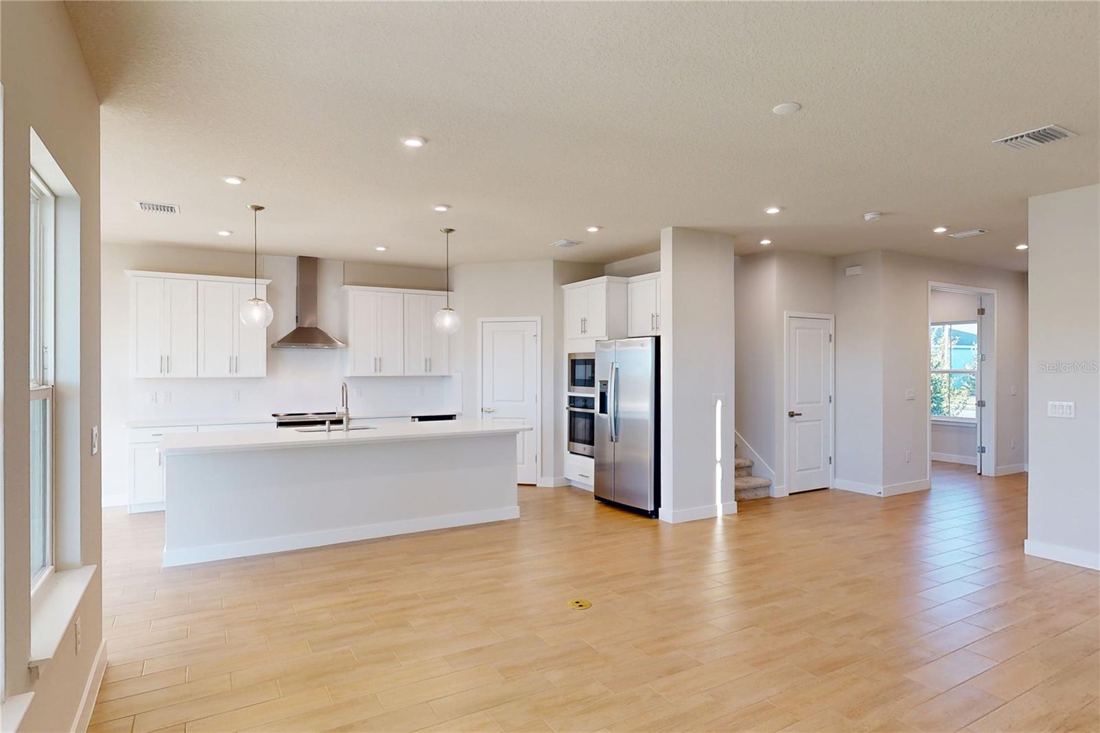 10118 ZENNIA LANE