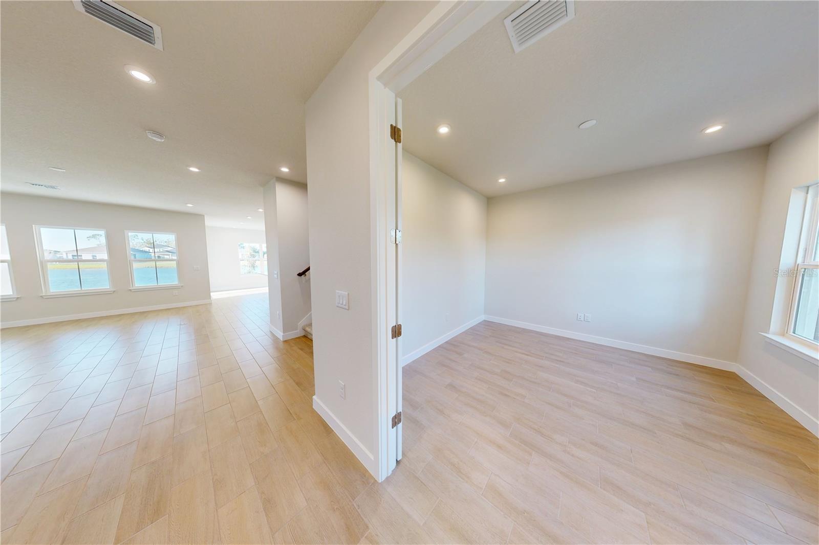 10118 ZENNIA LANE