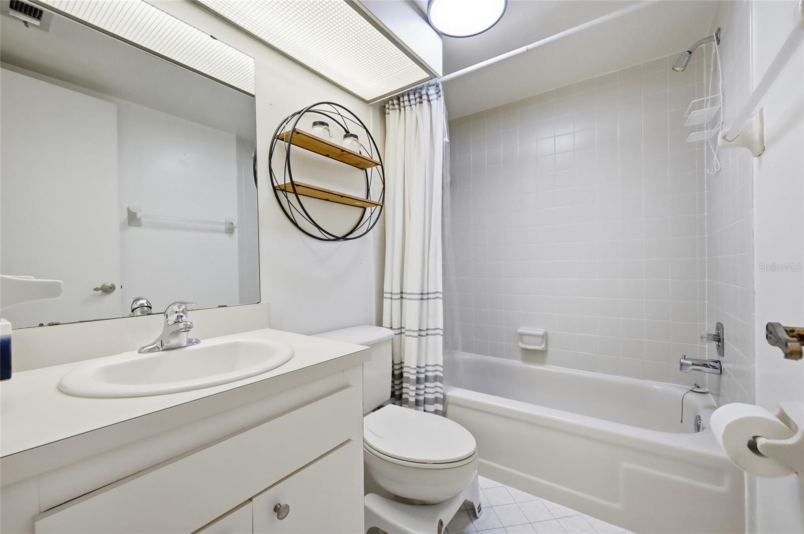 WILLOWPOINTE CONDO PH 01 - Residential Lease