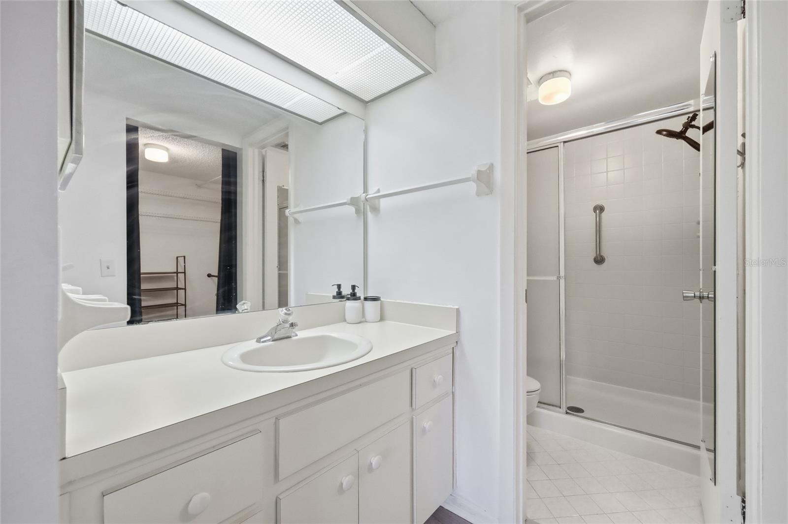 WILLOWPOINTE CONDO PH 01 - Residential Lease