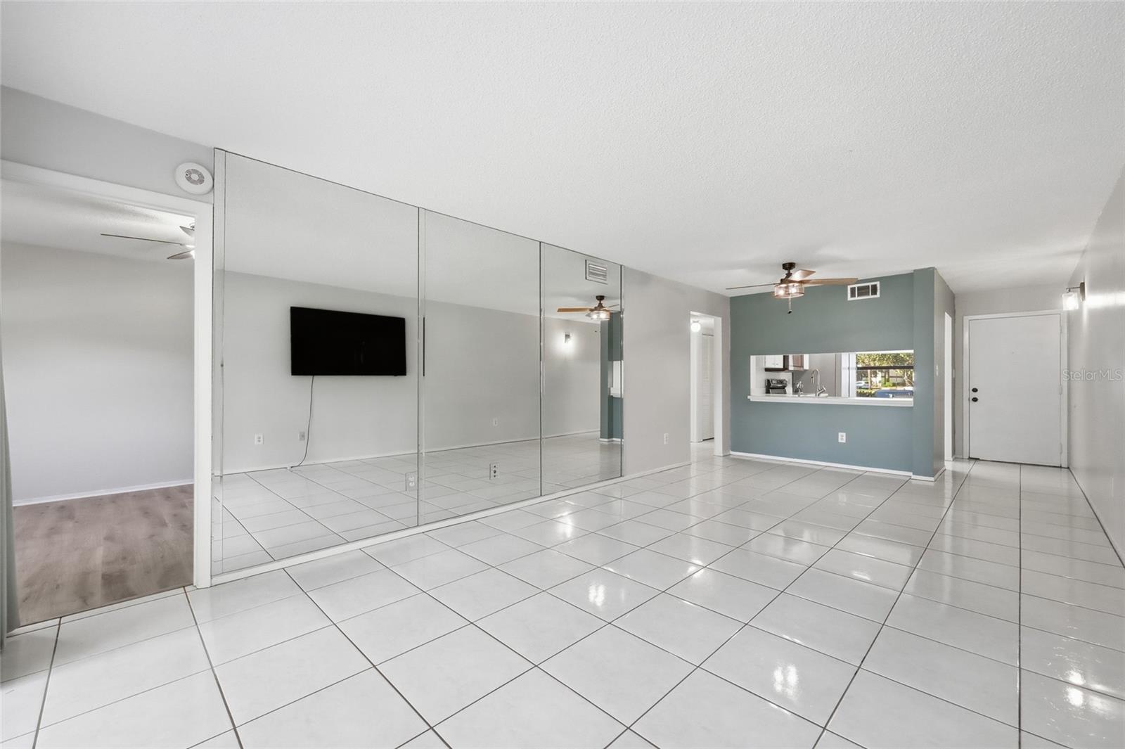 WILLOWPOINTE CONDO PH 01 - Residential Lease