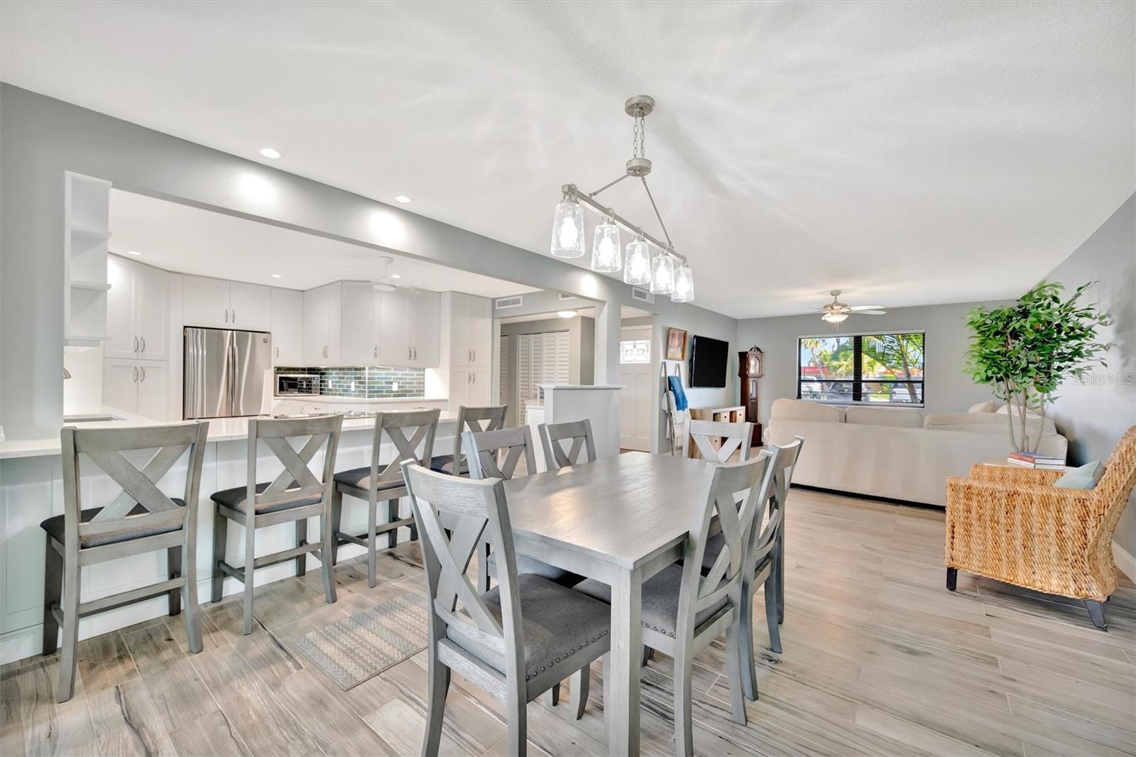 PALMA SOLA HARBOUR SEC 4 - Residential