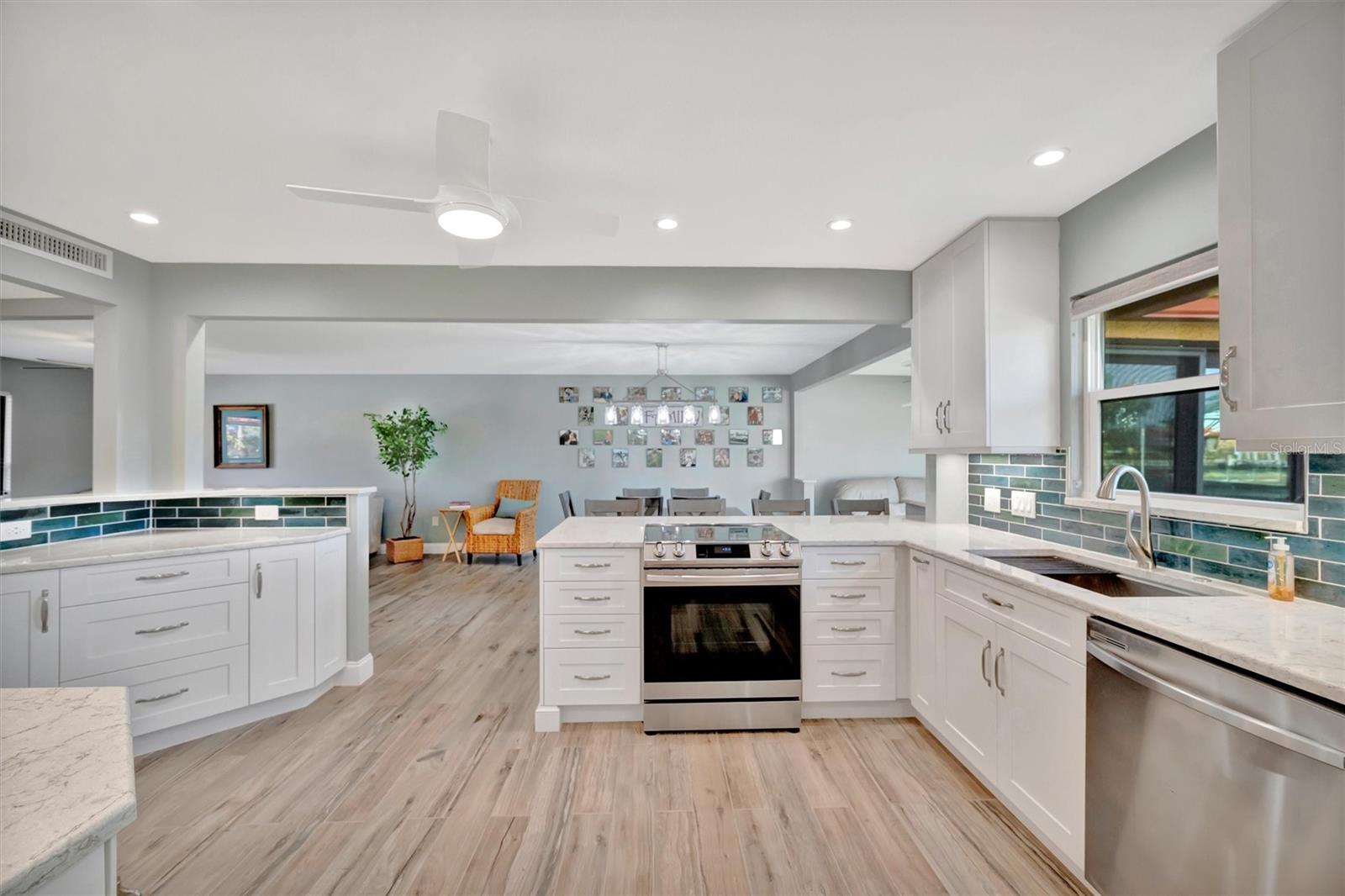 PALMA SOLA HARBOUR SEC 4 - Residential