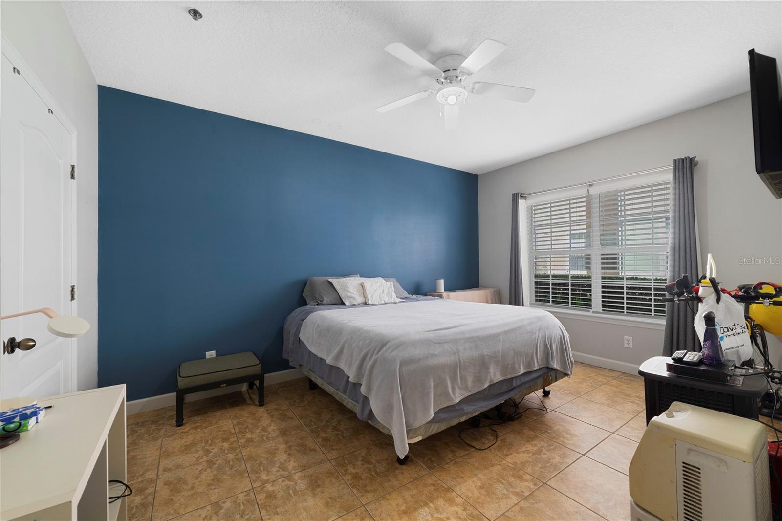 SUMMERGATE CONDO PH 04 6357/3553 UNIT 4114 - Residential