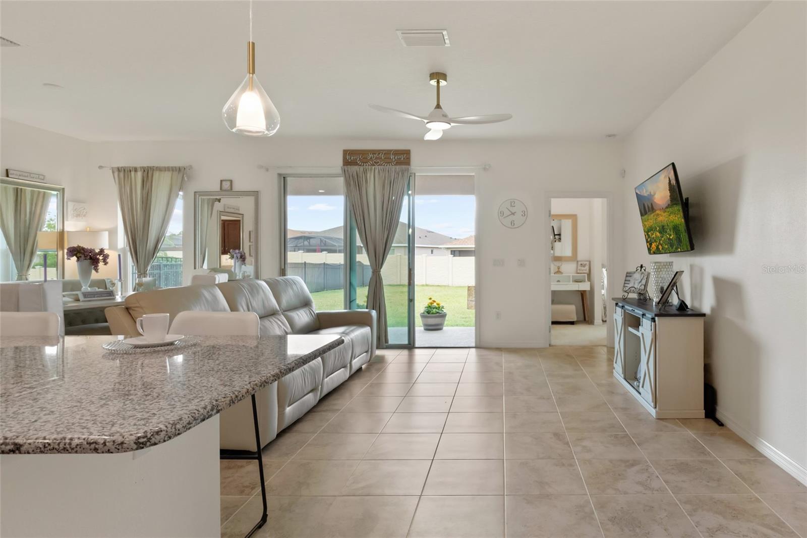 CASCADES/GRVLAND-PH 6 - Residential