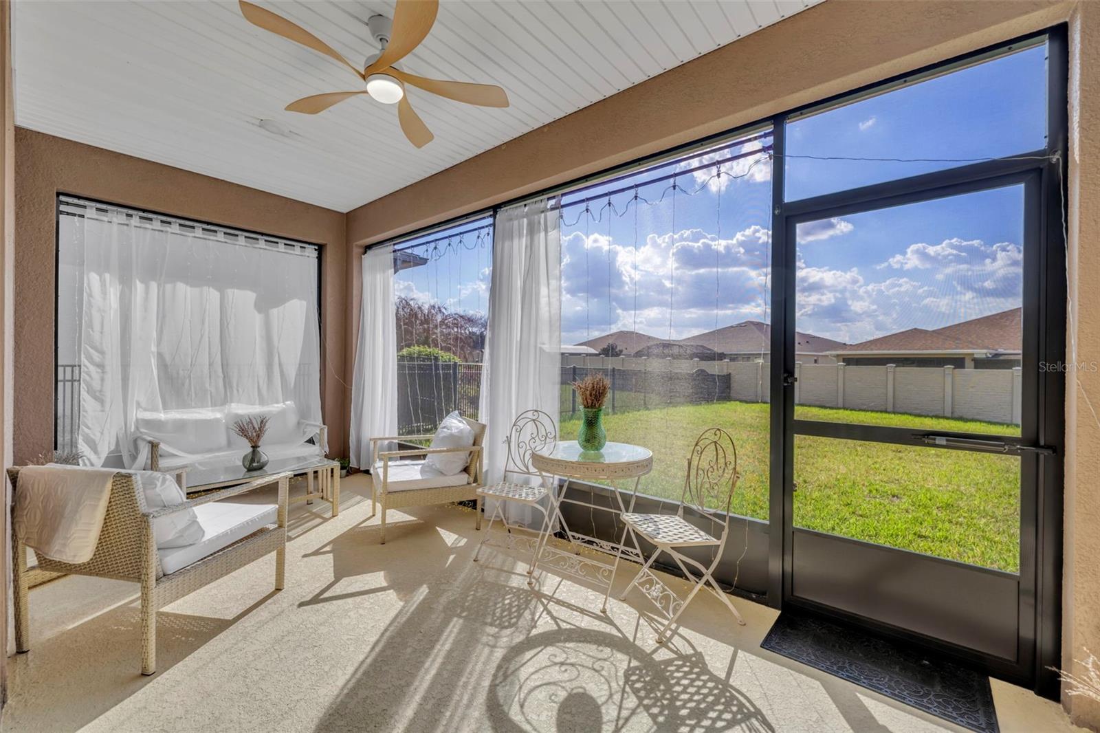 CASCADES/GRVLAND-PH 6 - Residential