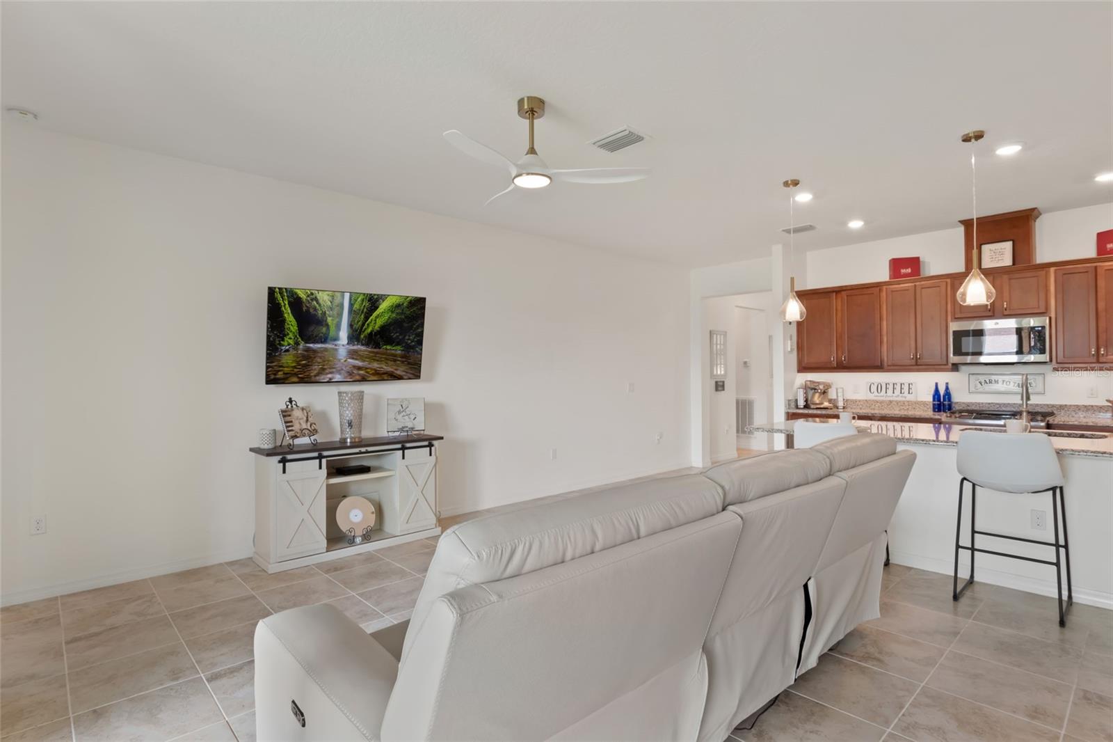 CASCADES/GRVLAND-PH 6 - Residential