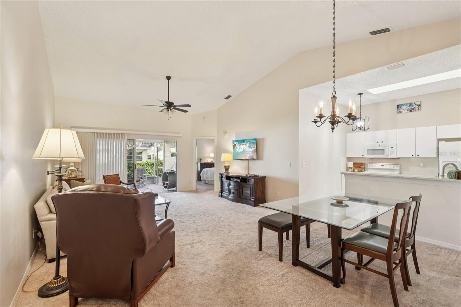 Casas a venda 3 - Jen Dantas 2433 NEW HAVEN CIRCLE