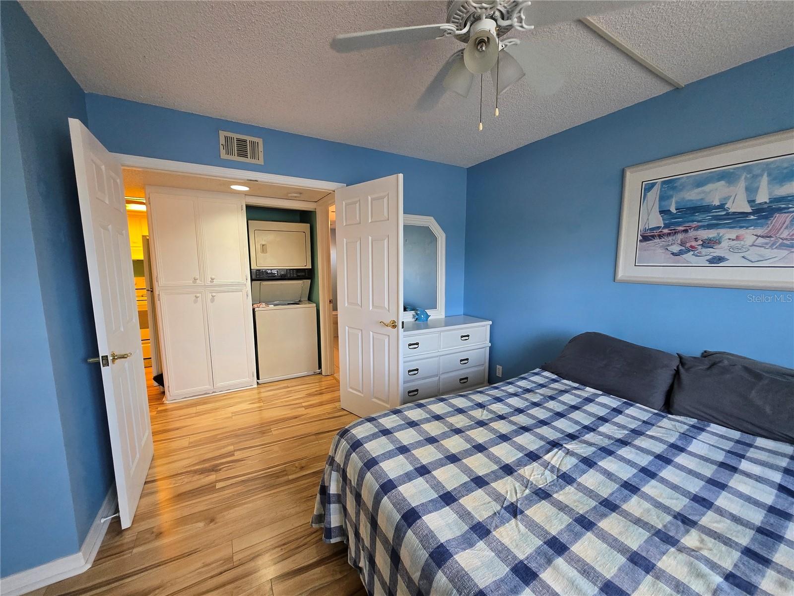 OAKS 04 - Residential