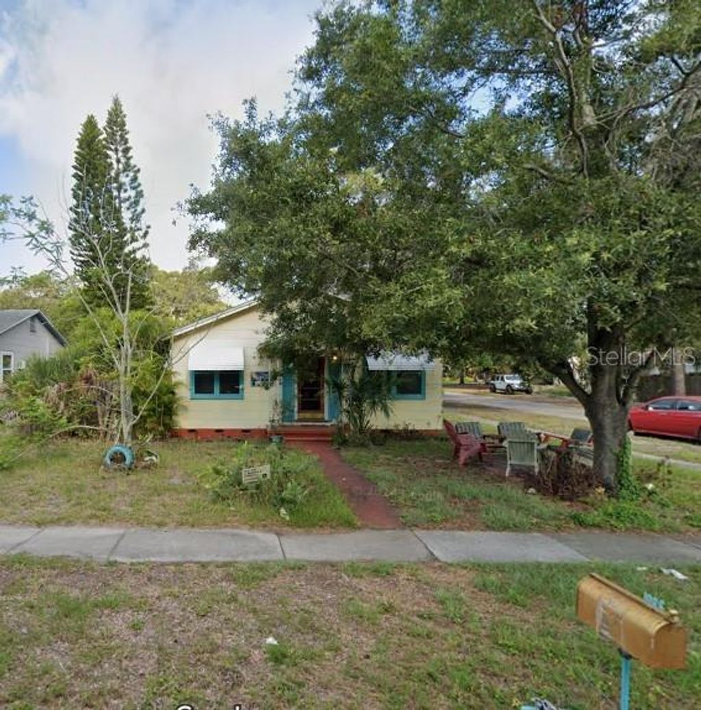 Photo of 2001 53rd Street S, Gulfport, FL 33707 (MLS # J988084)