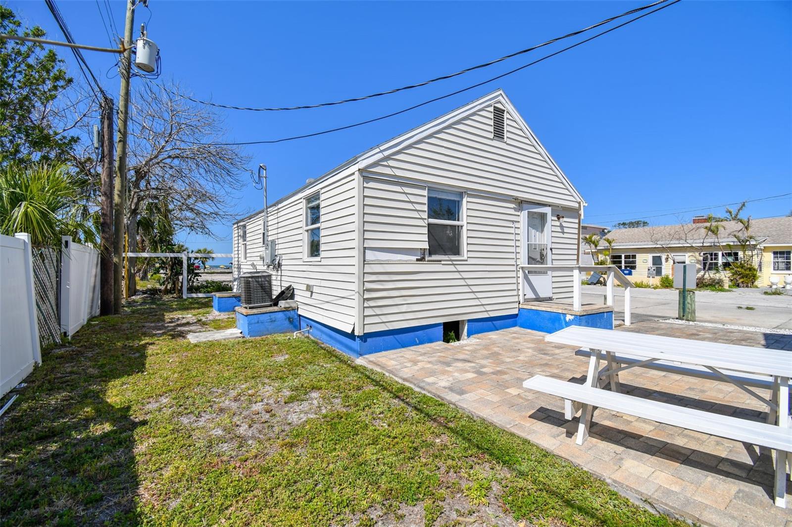 SUNNY SHORES - Residential