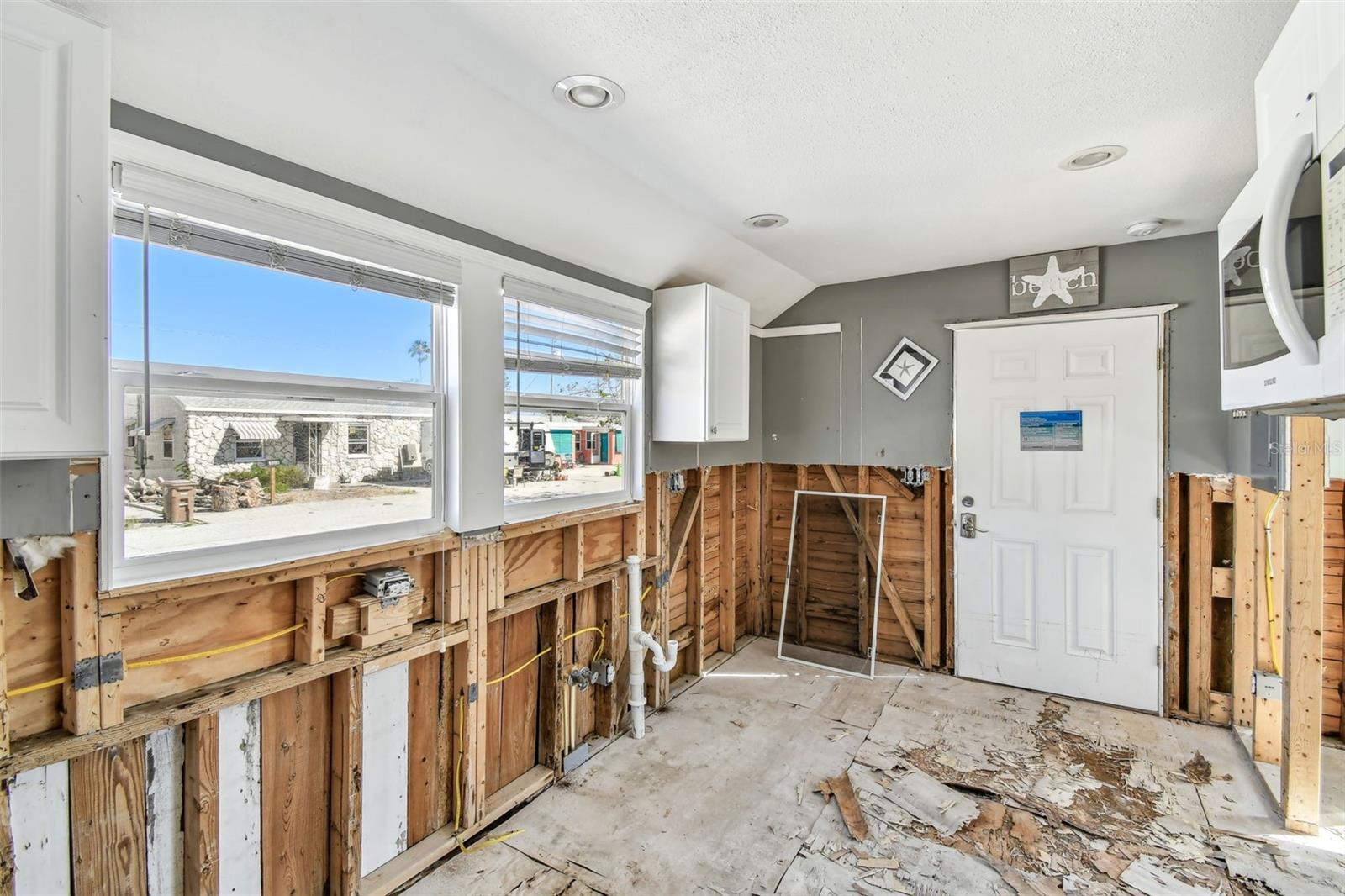 SUNNY SHORES - Residential