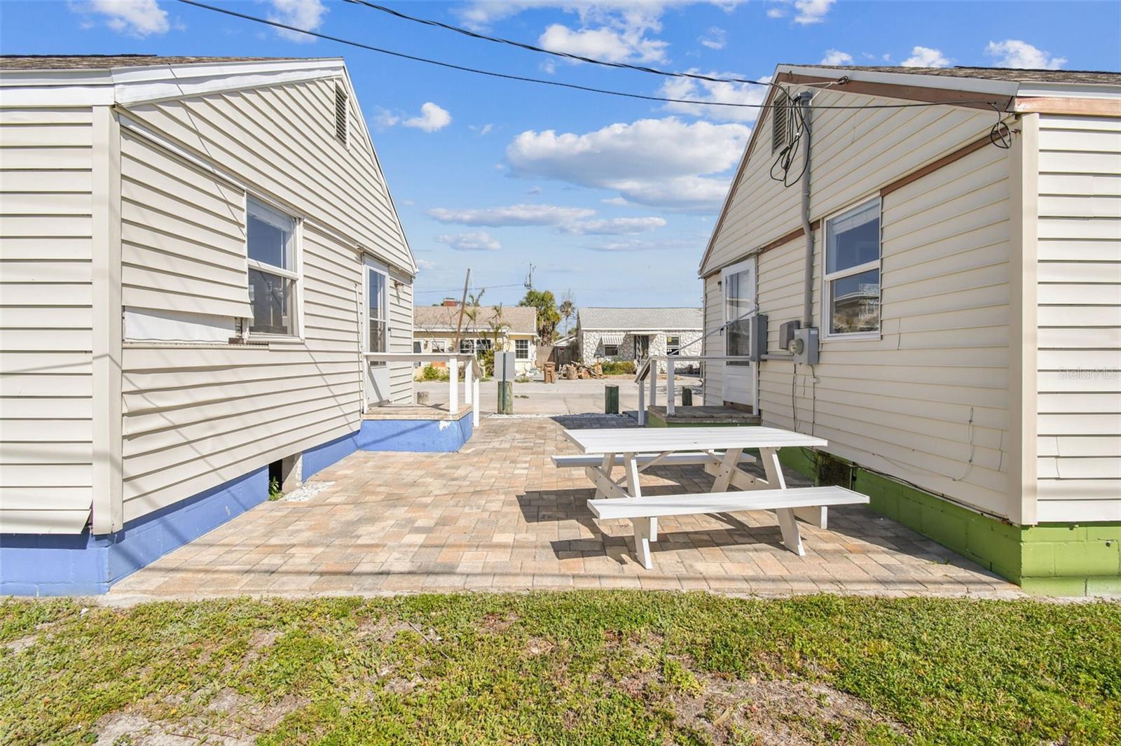 SUNNY SHORES - Residential