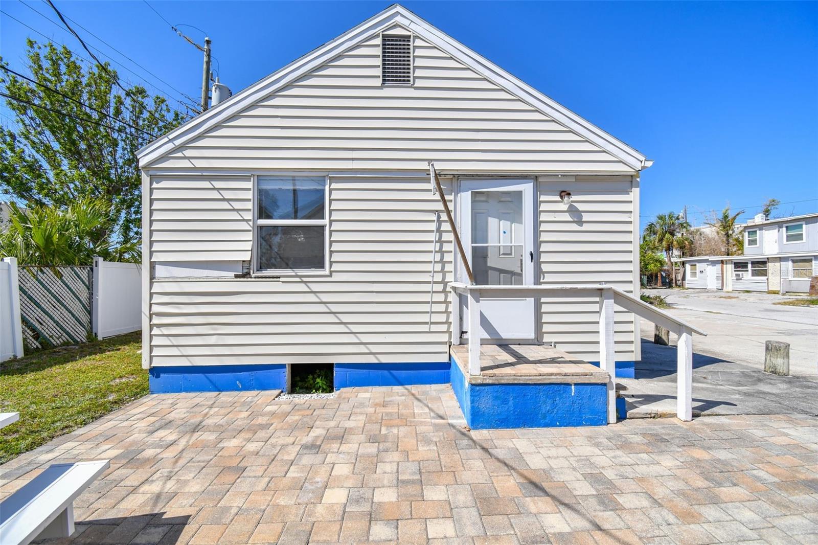 SUNNY SHORES - Residential