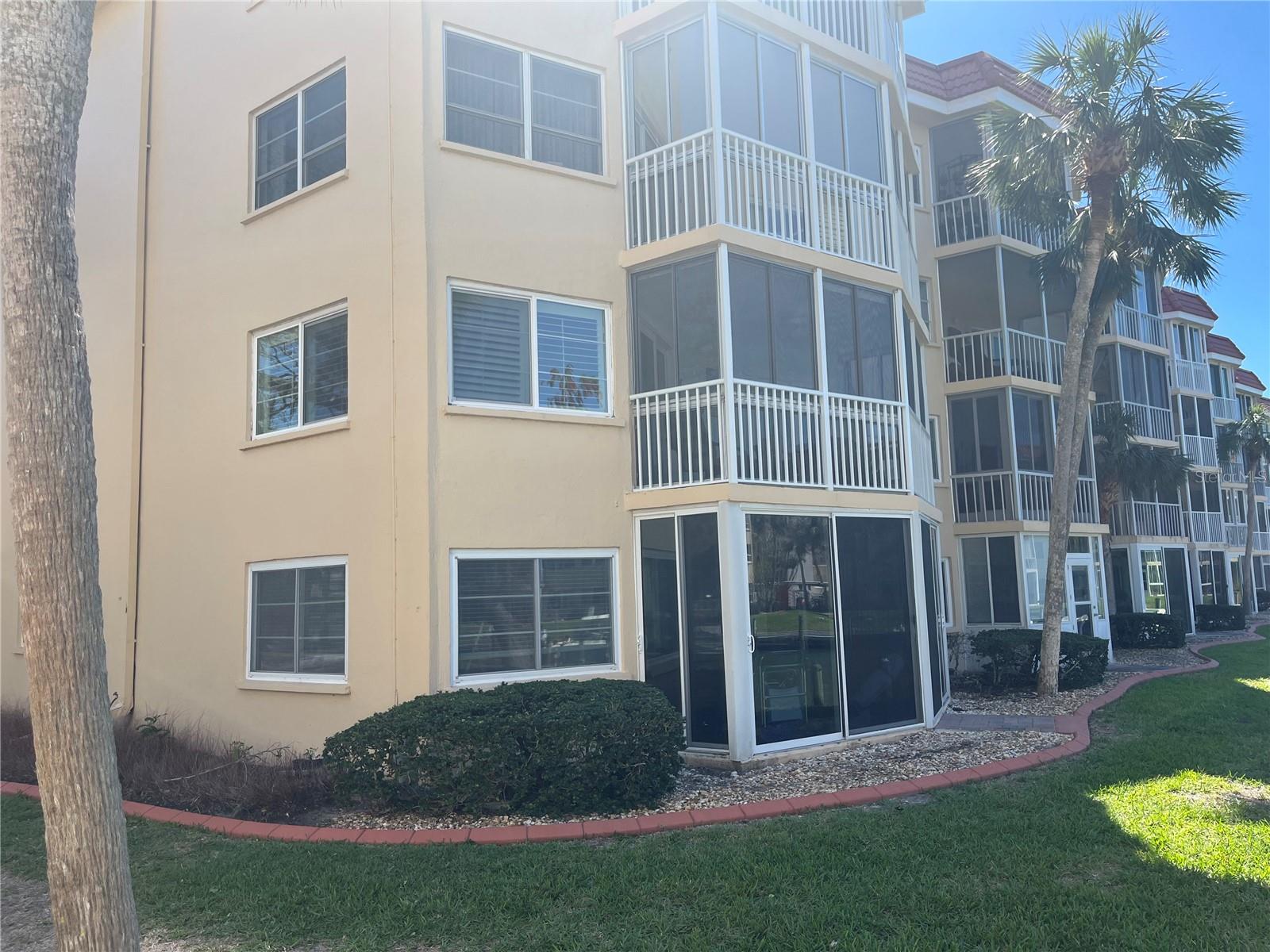 SIESTA HARBOR I - Residential