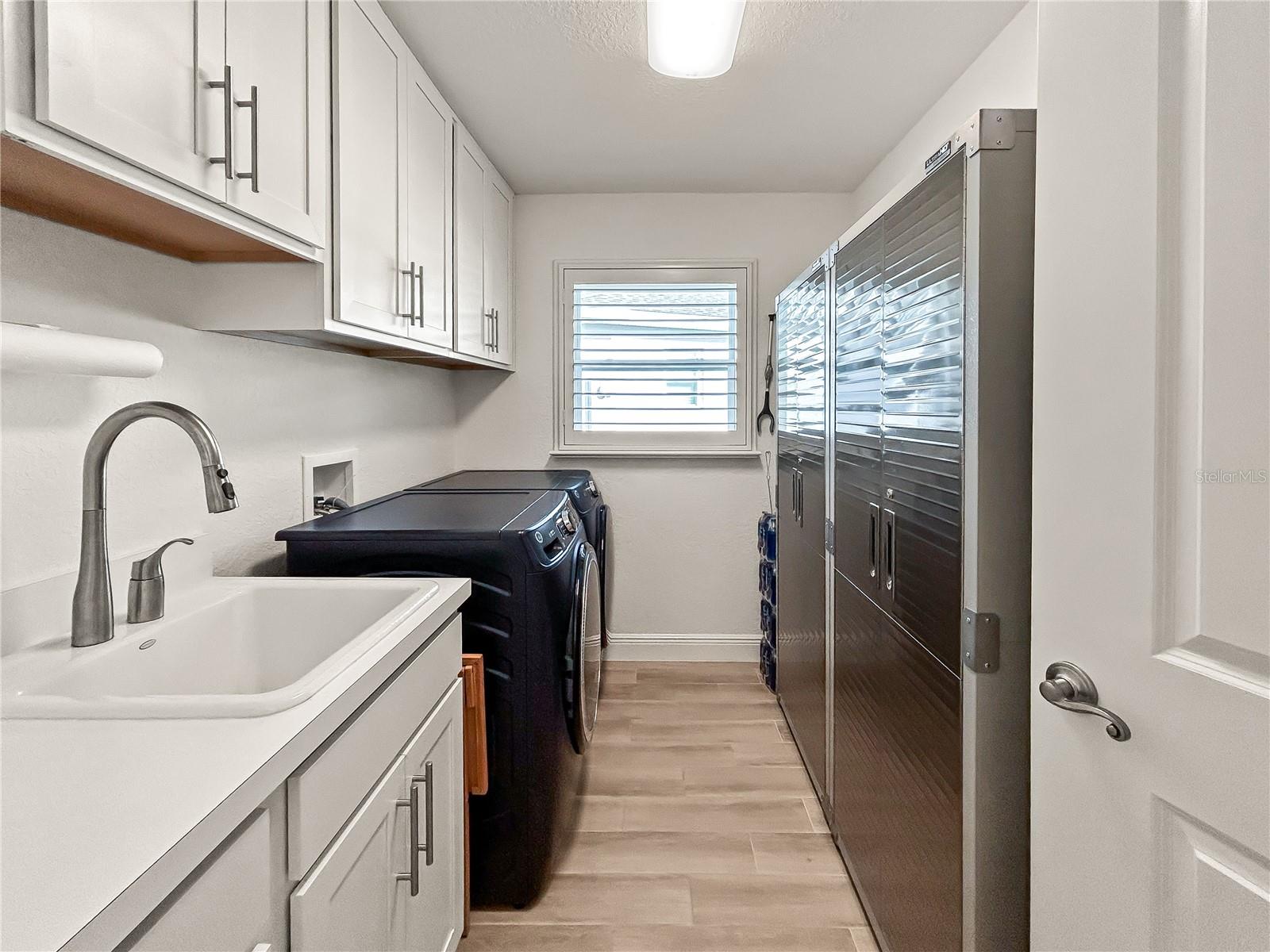 ENCLAVE/LAKESIDE LNDG - Residential