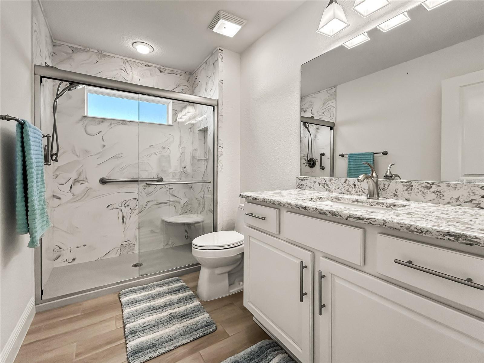 ENCLAVE/LAKESIDE LNDG - Residential