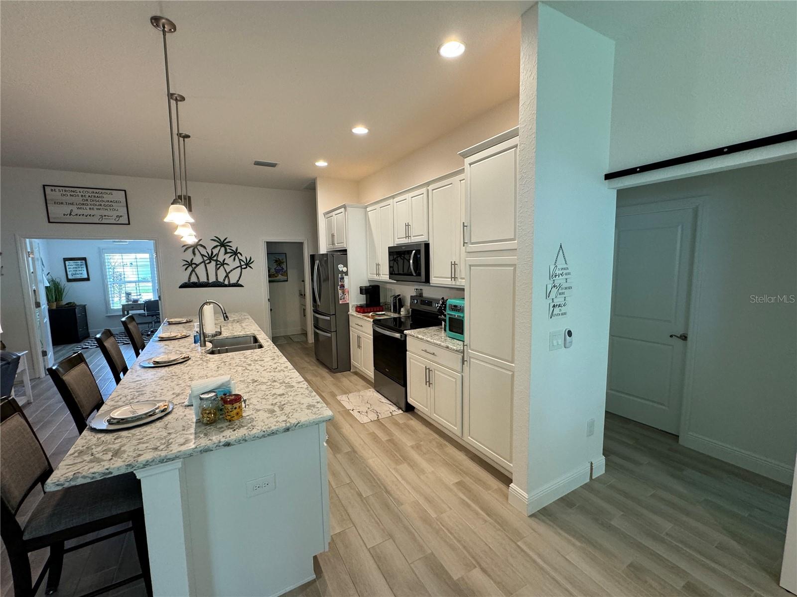 ENCLAVE/LAKESIDE LNDG - Residential